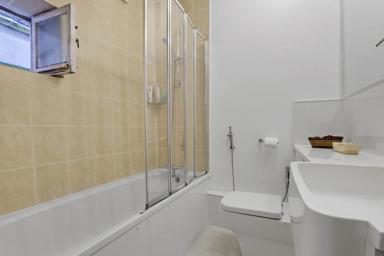 2 bedroom Flat in Crystal Palace, London, Greater London