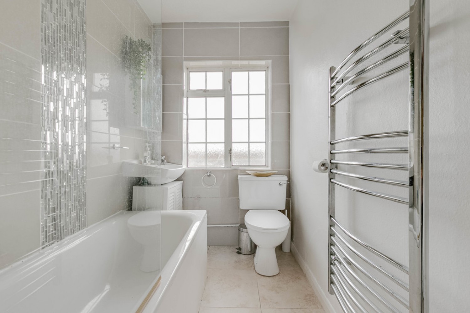 3 bedroom Flat in Beulah Hill, Upper Norwood, Croydon