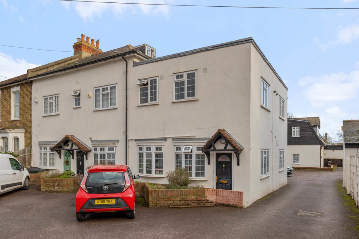 Golden Mews, 15 Howard Road