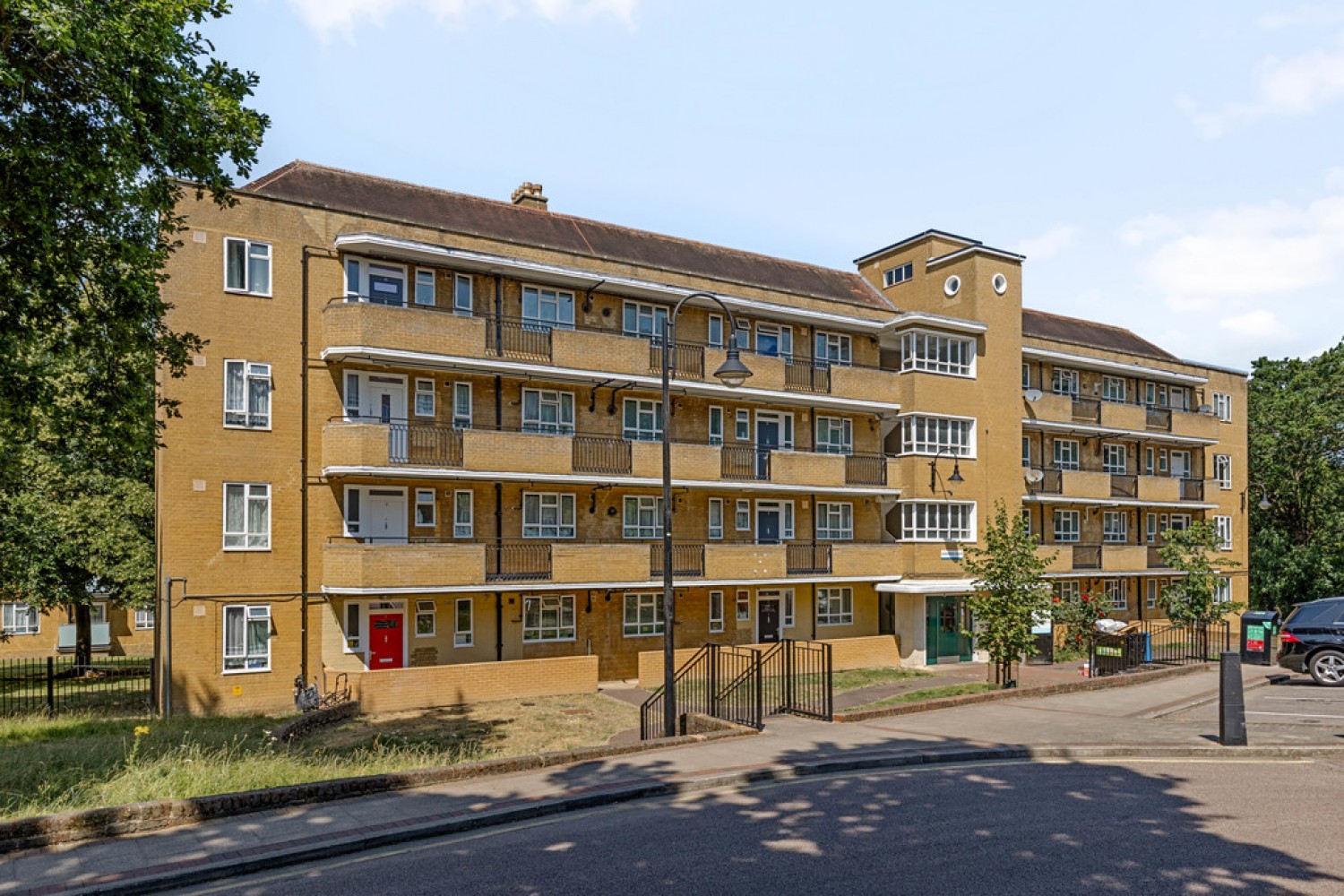 4 bedroom Flat for Sale Kingswood Estate, London, Greater London
