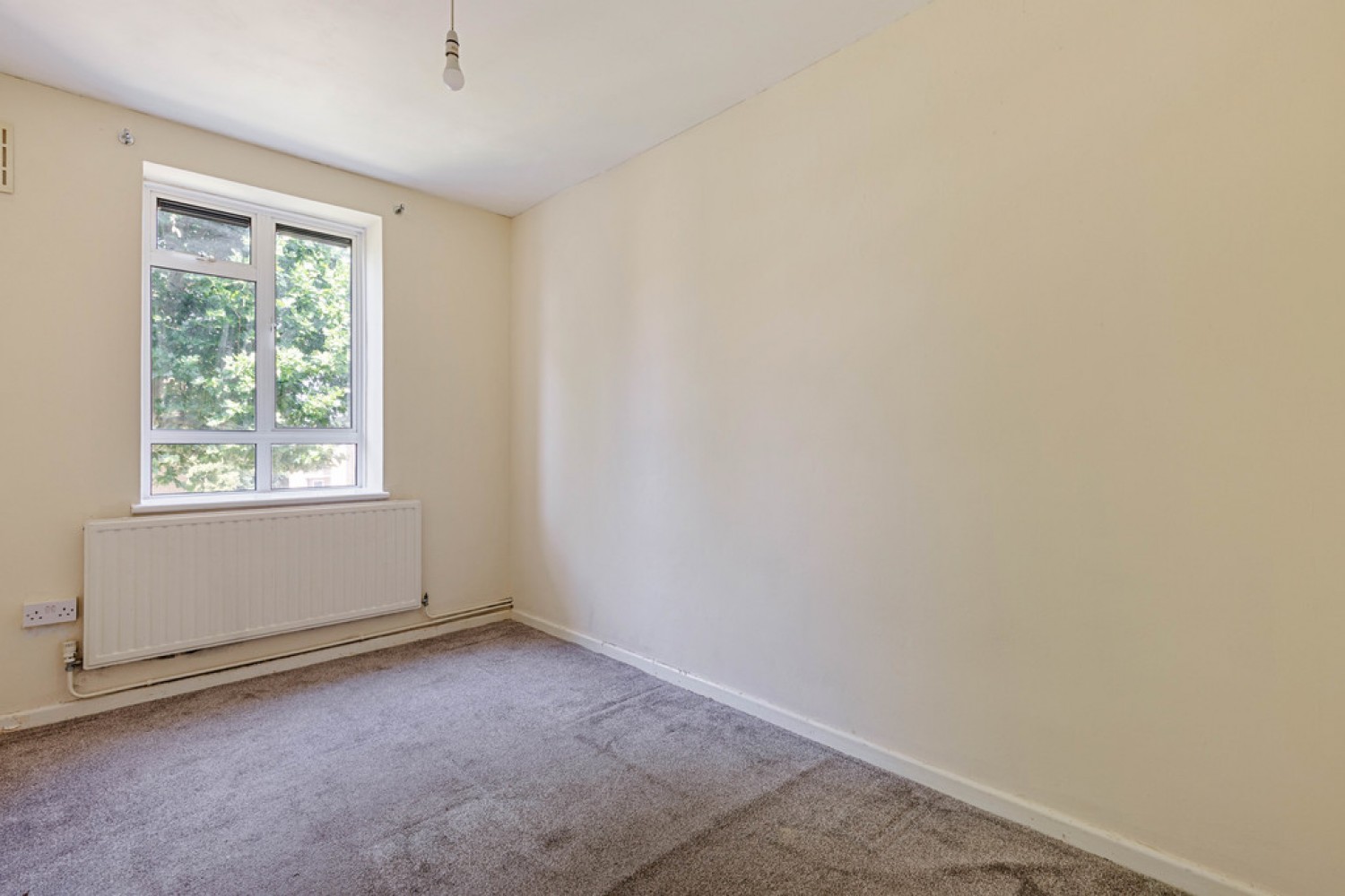 4 bedroom Flat for Sale Kingswood Estate, London, Greater London