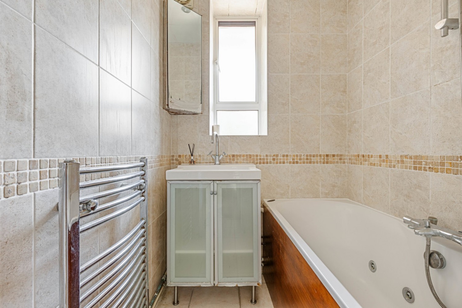4 bedroom Flat for Sale Kingswood Estate, London, Greater London