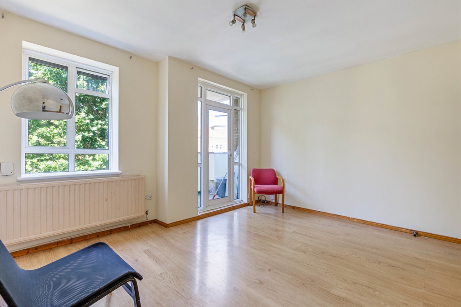 4 bedroom Flat for Sale Kingswood Estate, London, Greater London
