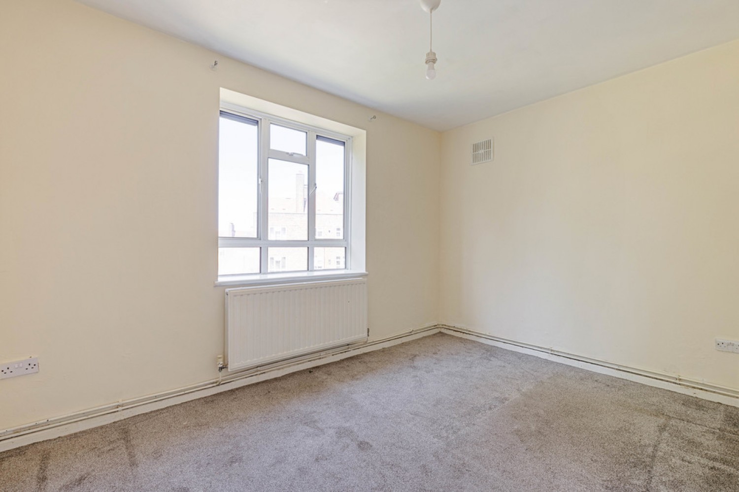 4 bedroom Flat for Sale Kingswood Estate, London, Greater London