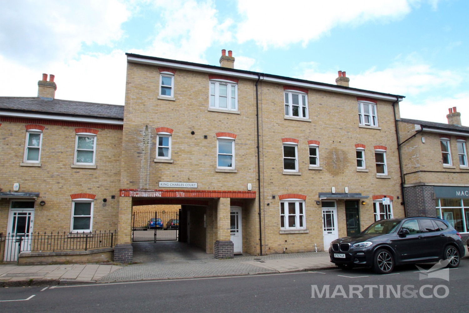 2 bedroom Flat in King Charles Court, Moulsham Street, Chelmsford