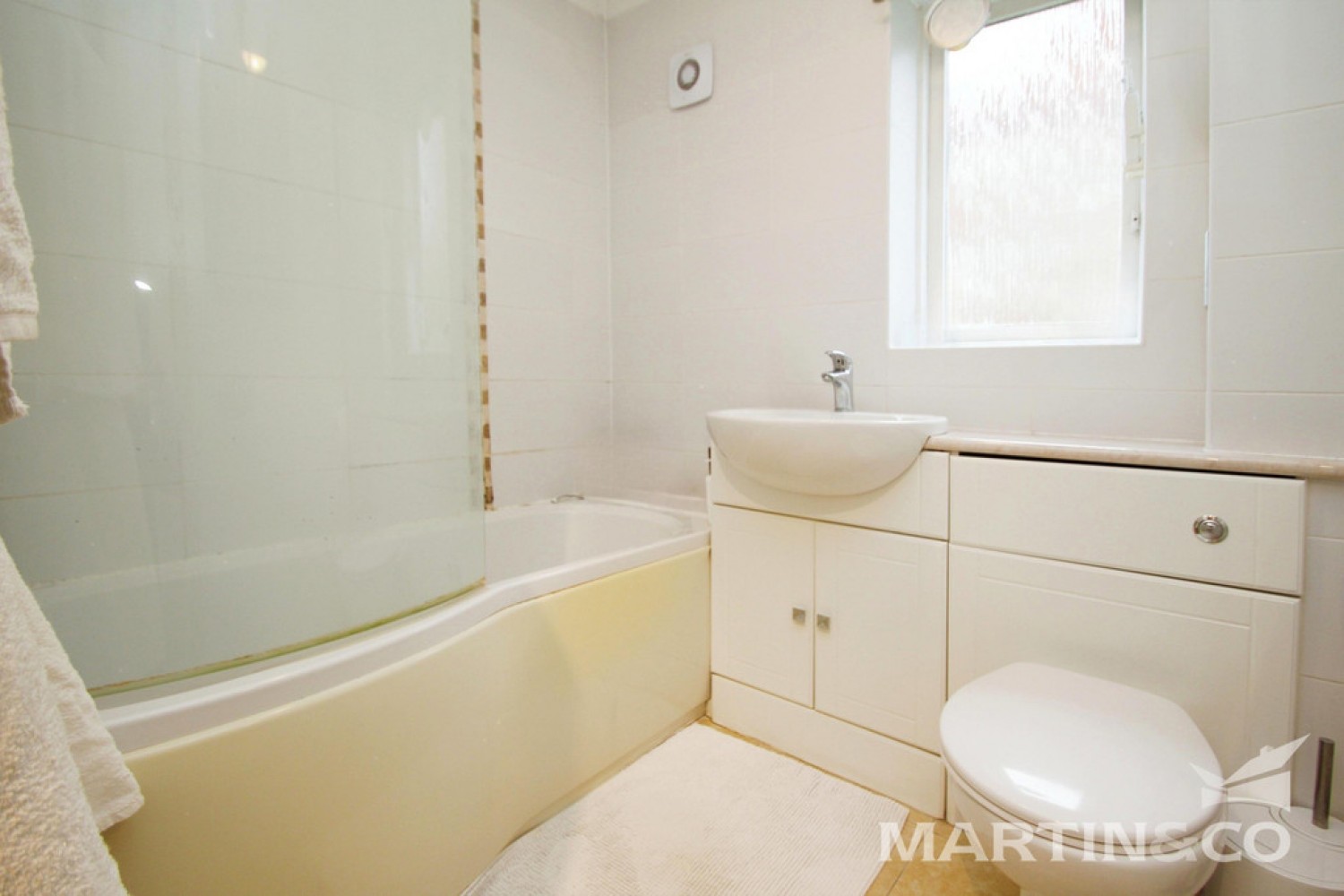 2 bedroom Flat for Letting Earlsfield Drive, Chelmsford