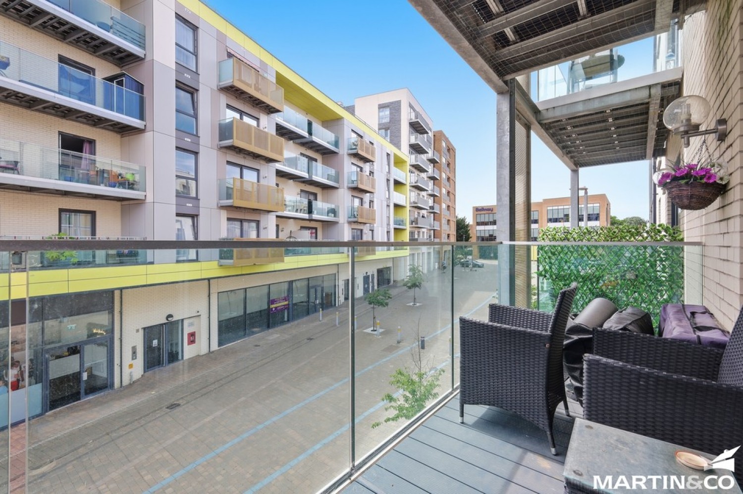 2 bedroom Flat for Sale Cunard Square, Chelmsford, Essex