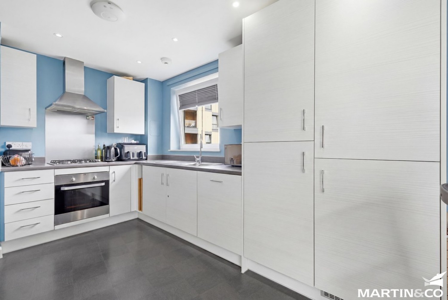 2 bedroom Flat for Sale Cunard Square, Chelmsford, Essex