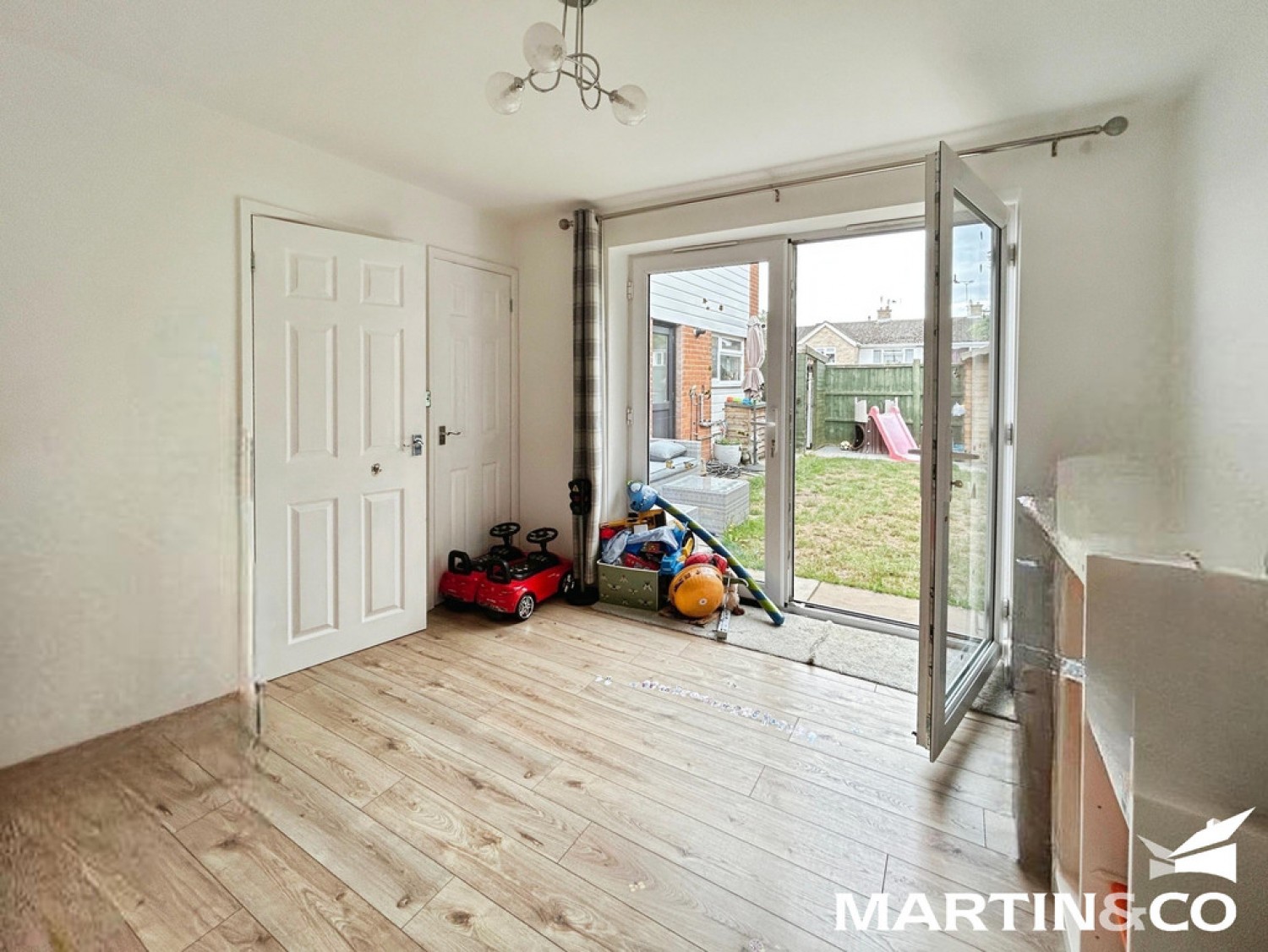 Roland Close, Broomfield