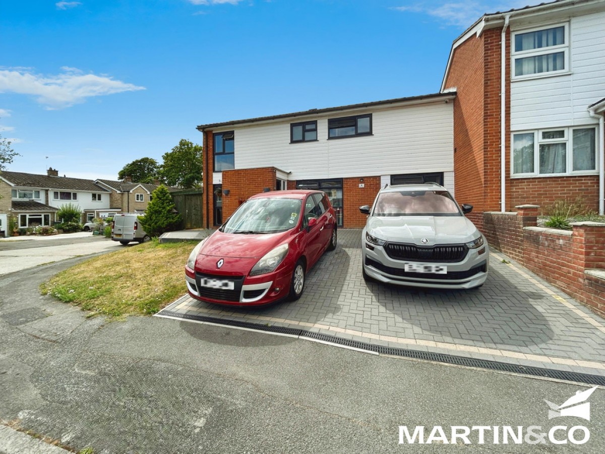 Roland Close, Broomfield