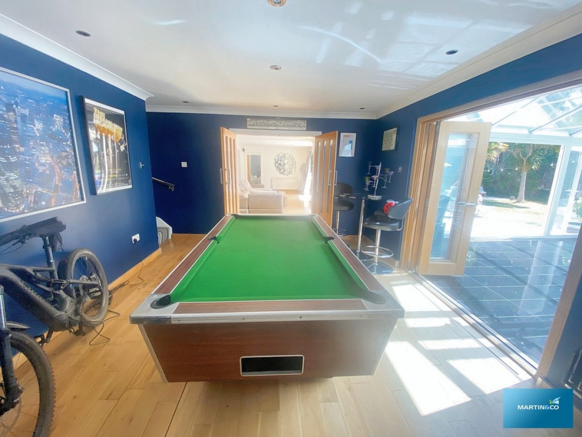 Firtree Close, St Leonards, BH24