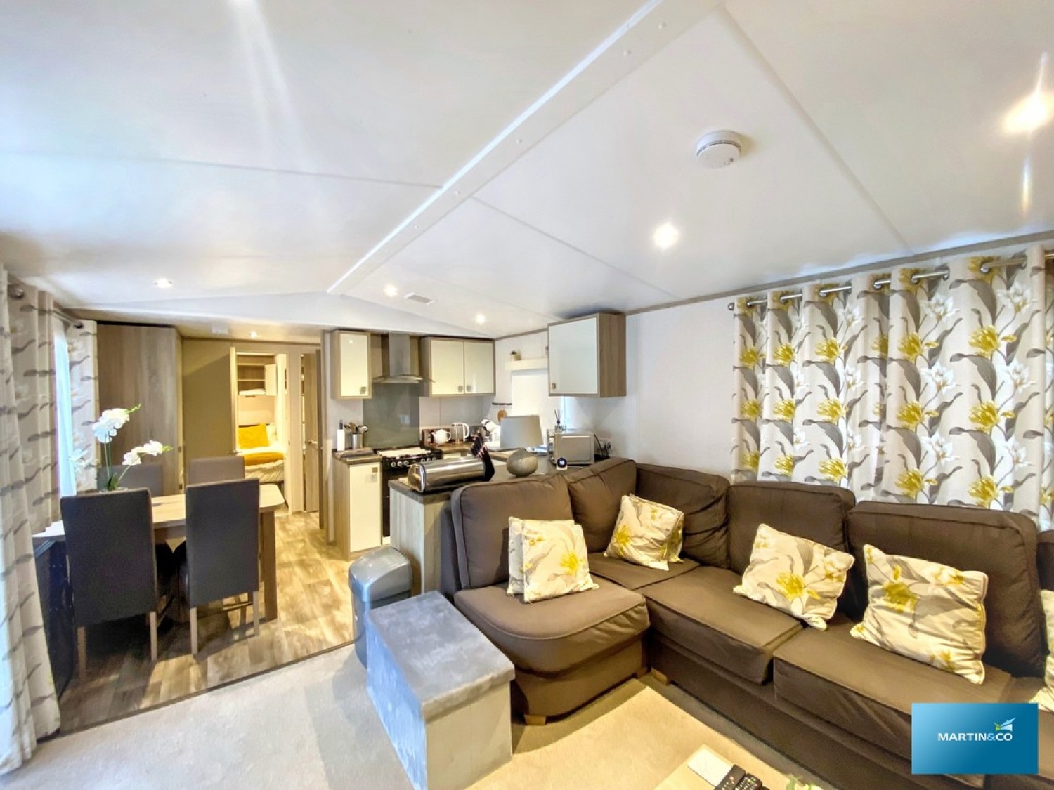 3 bedroom Park home for Sale Foxglove, Oakdene Holiday Park