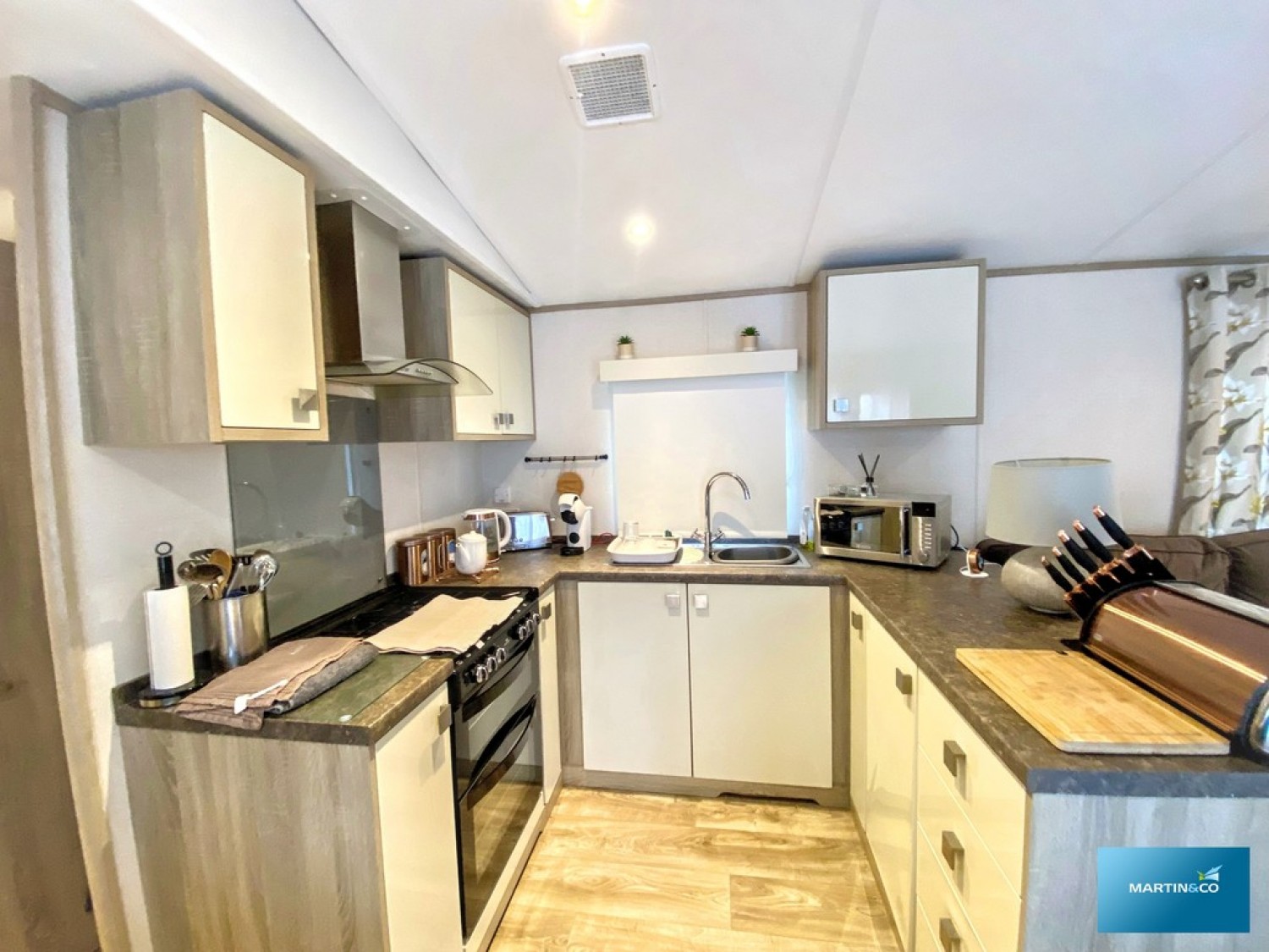 3 bedroom Park home for Sale Foxglove, Oakdene Holiday Park