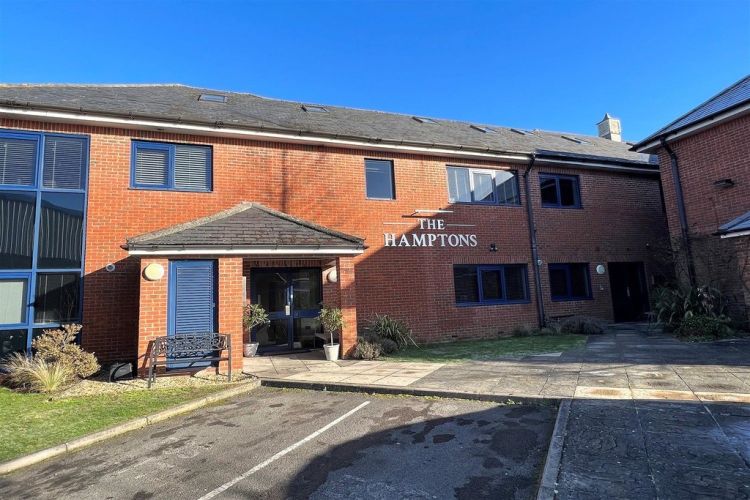2 bedroom Flat for Sale The Hamptons