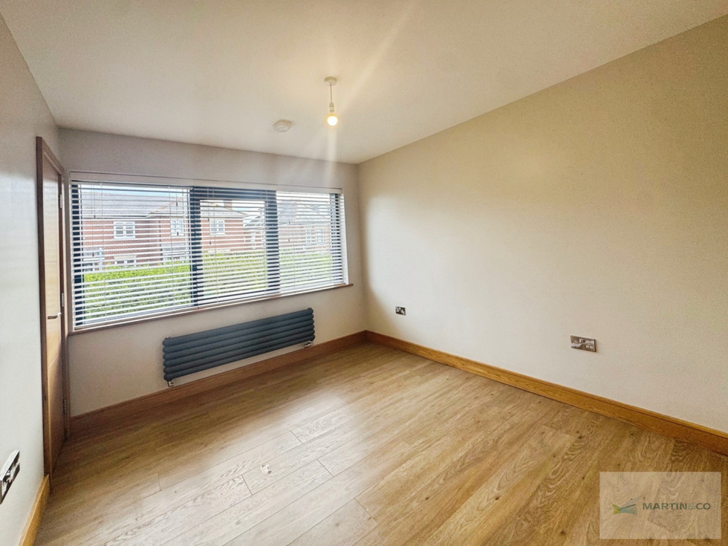 2 bedroom Flat for Sale The Hamptons