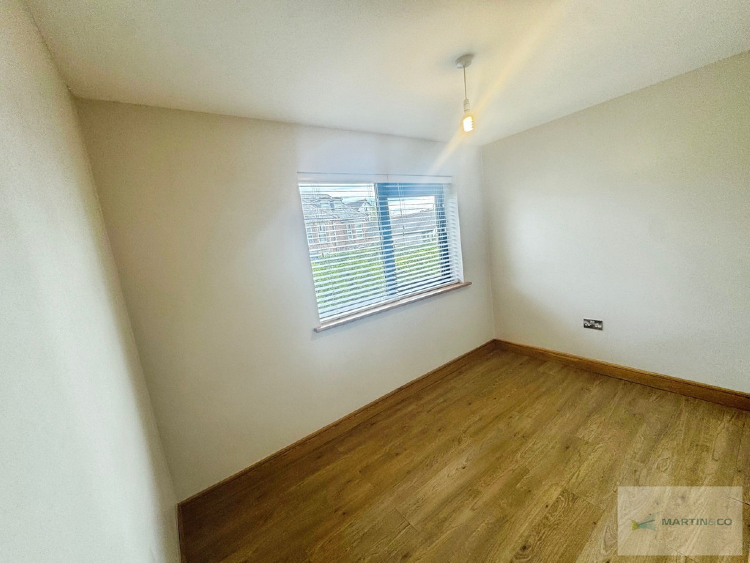 2 bedroom Flat for Sale The Hamptons