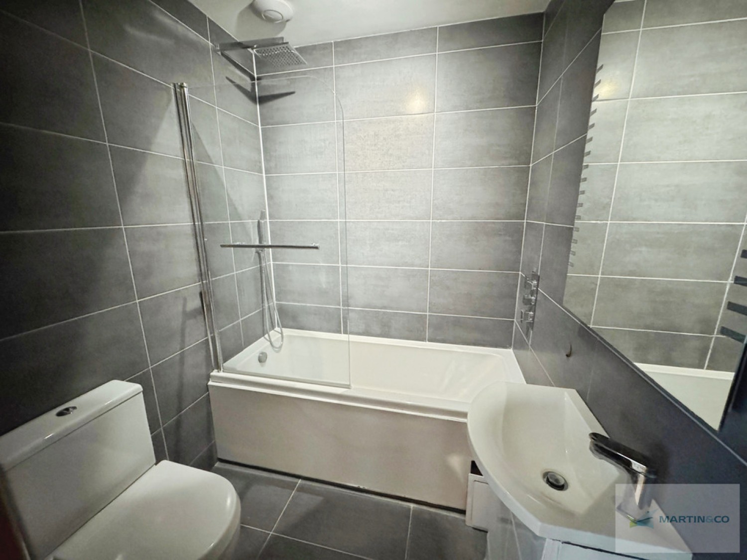 2 bedroom Flat for Sale The Hamptons