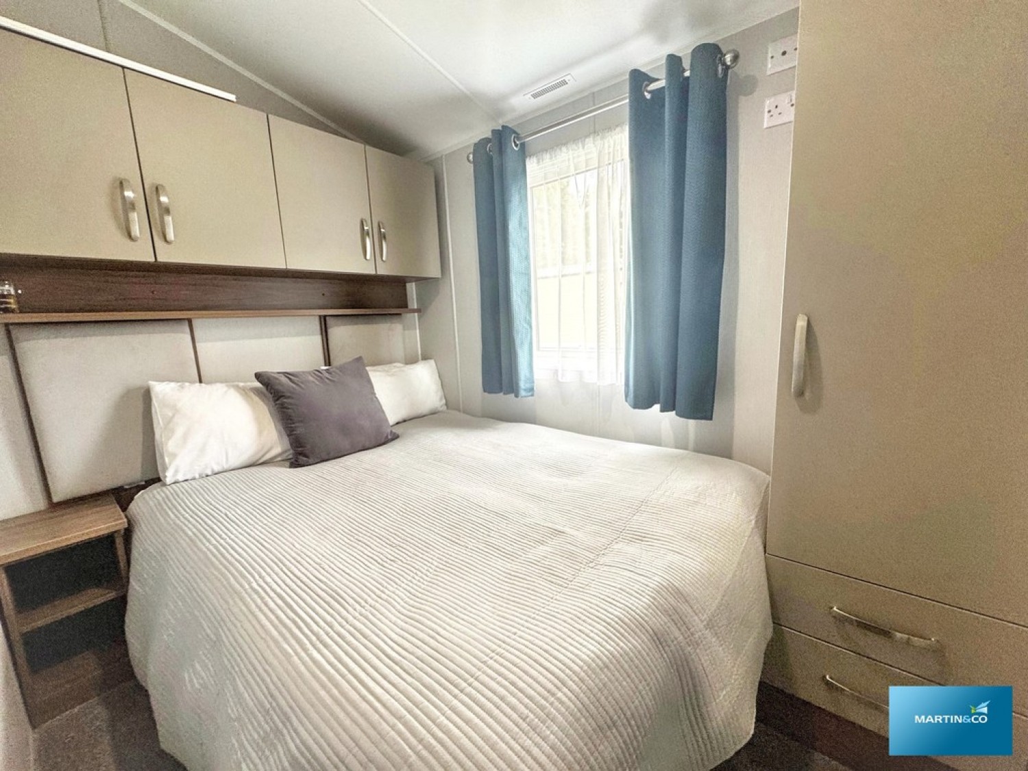 2 bedroom Park home for Sale Oakdean Holiday Park, St Leonards, Dorset