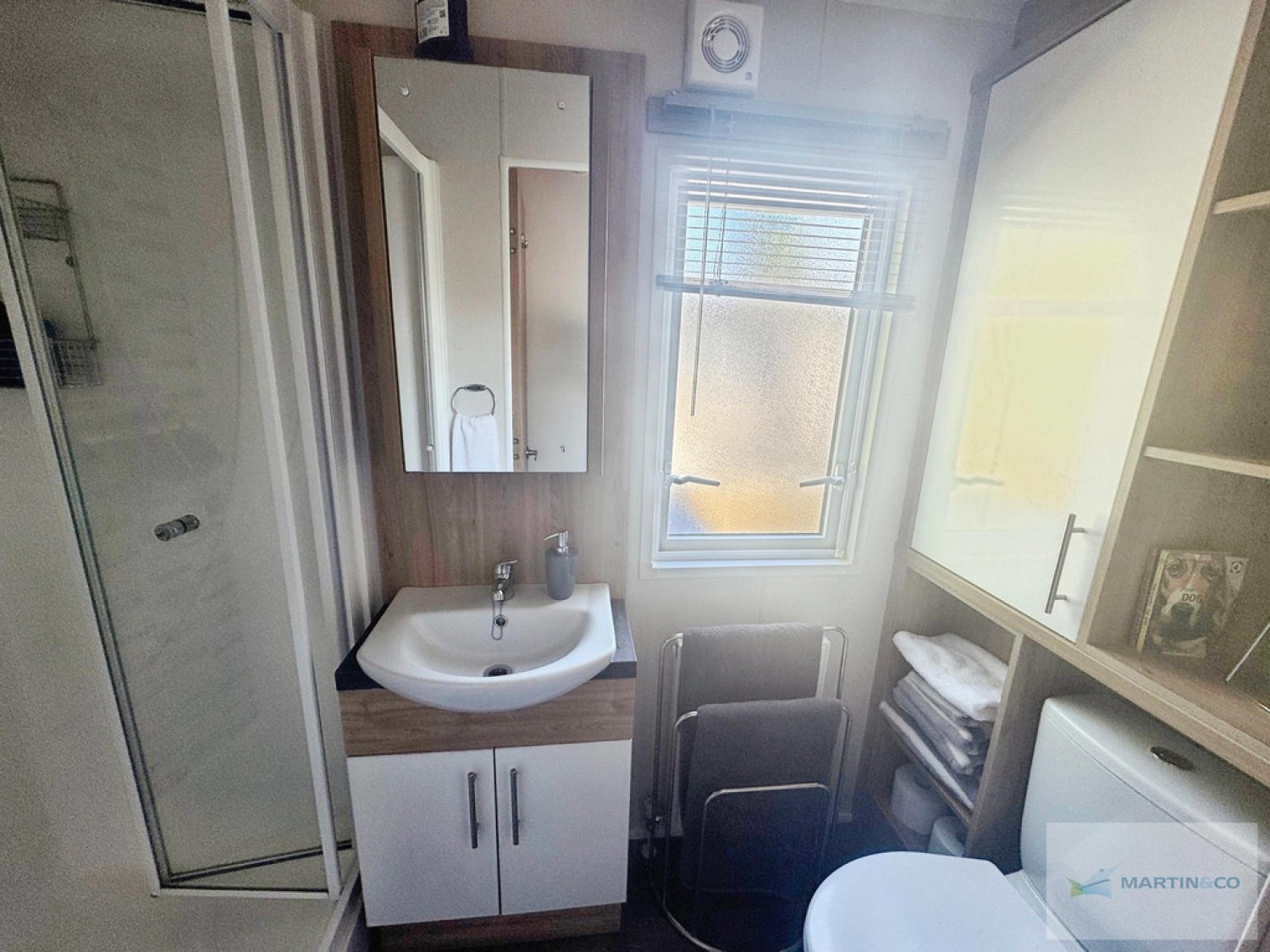 2 bedroom Park home for Sale Oakdene Holiday Park, St. Leonards, Dorset