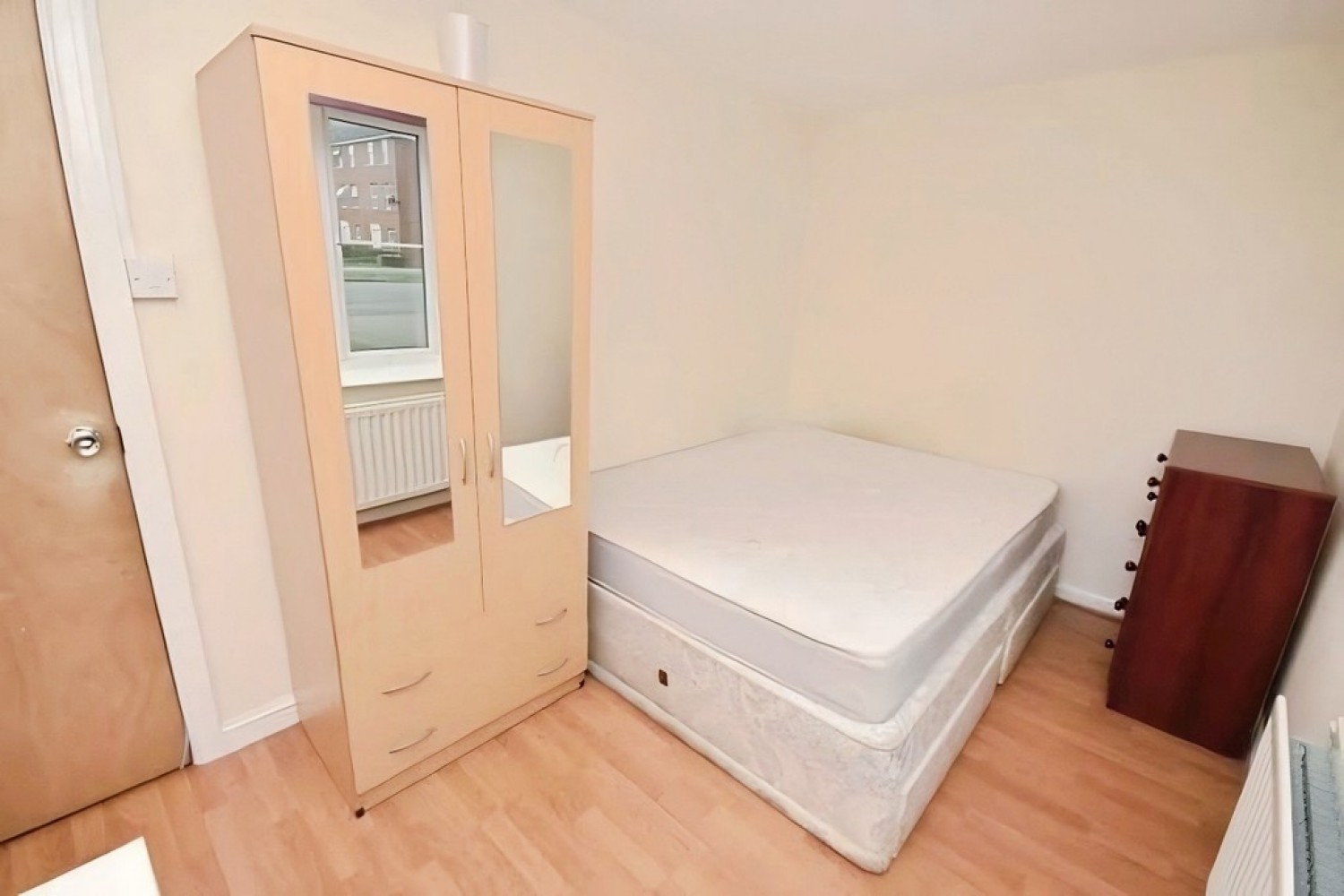 3 bedroom Flat for Letting Cunningham Avenue