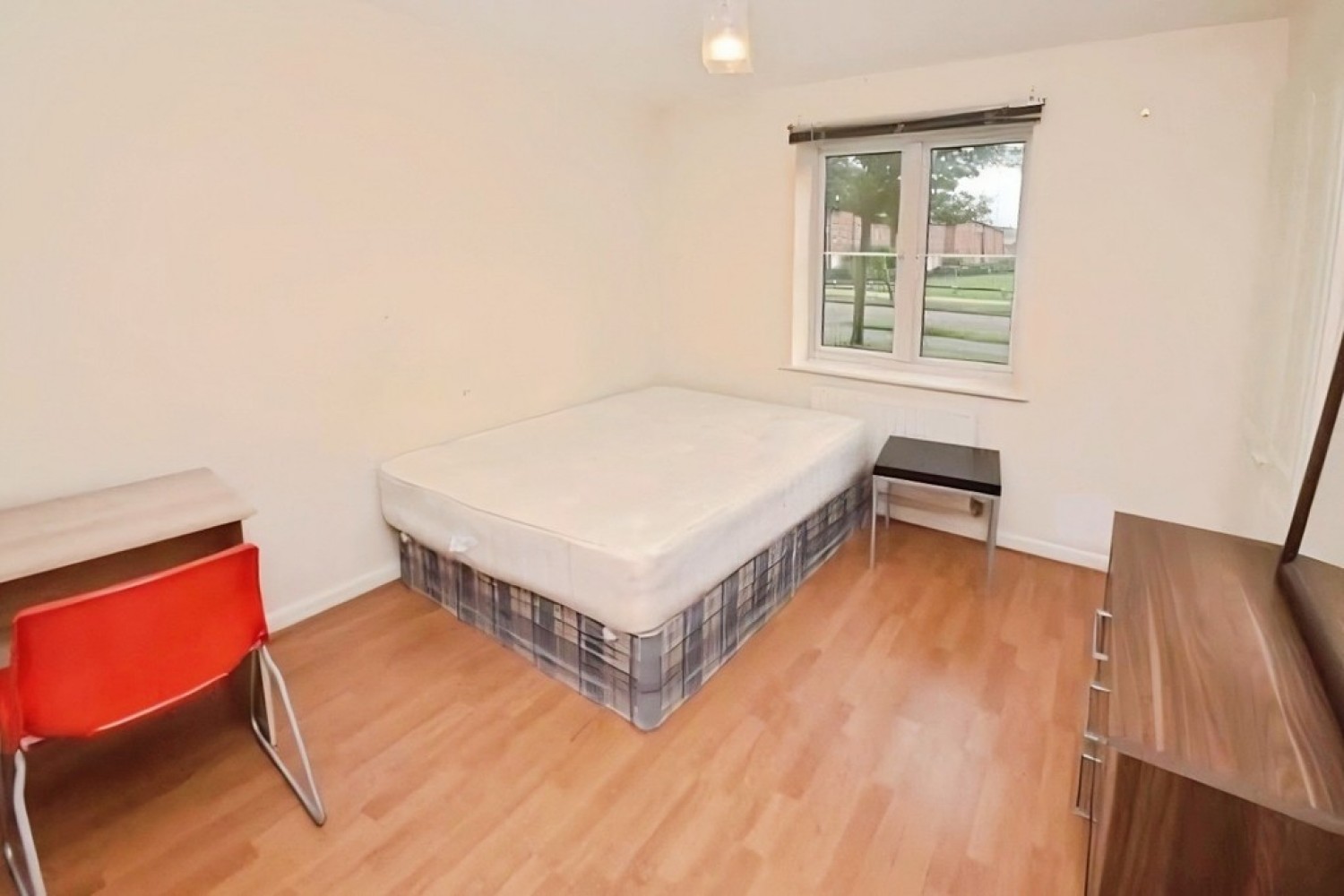 3 bedroom Flat for Letting Cunningham Avenue