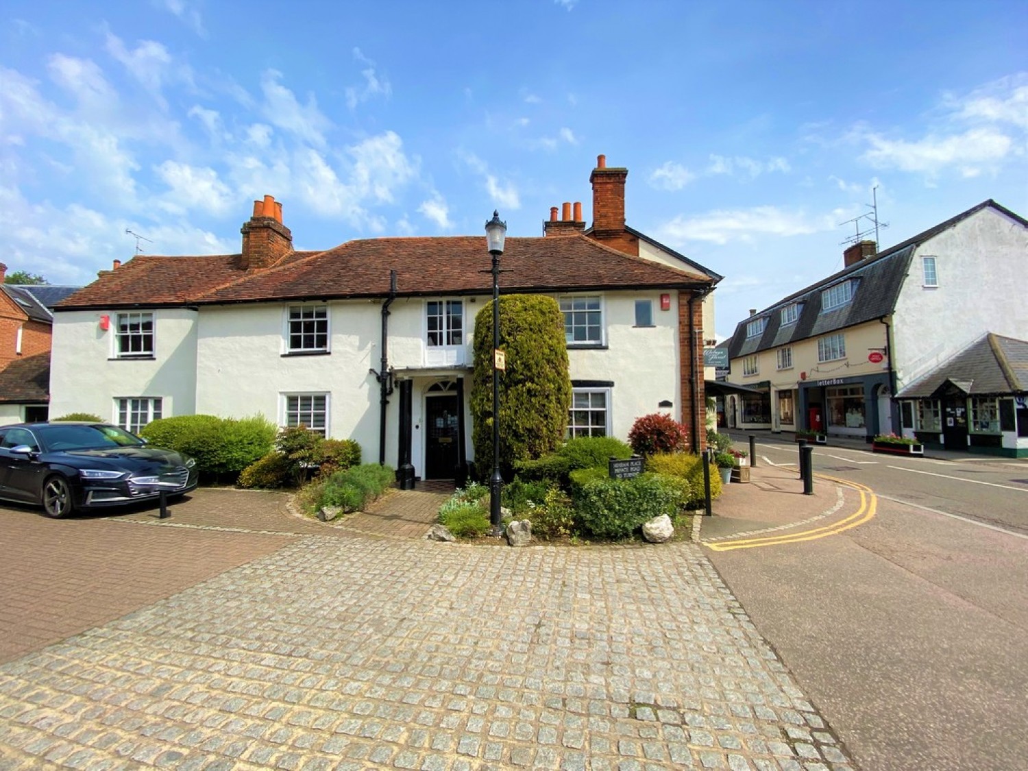2 bedroom Flat for Letting High Street, Wewlyn, Hertfordshire