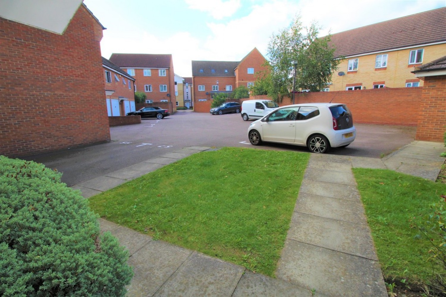 2 bedroom Flat for Letting St Joseph's Green, Welwyn Garden City