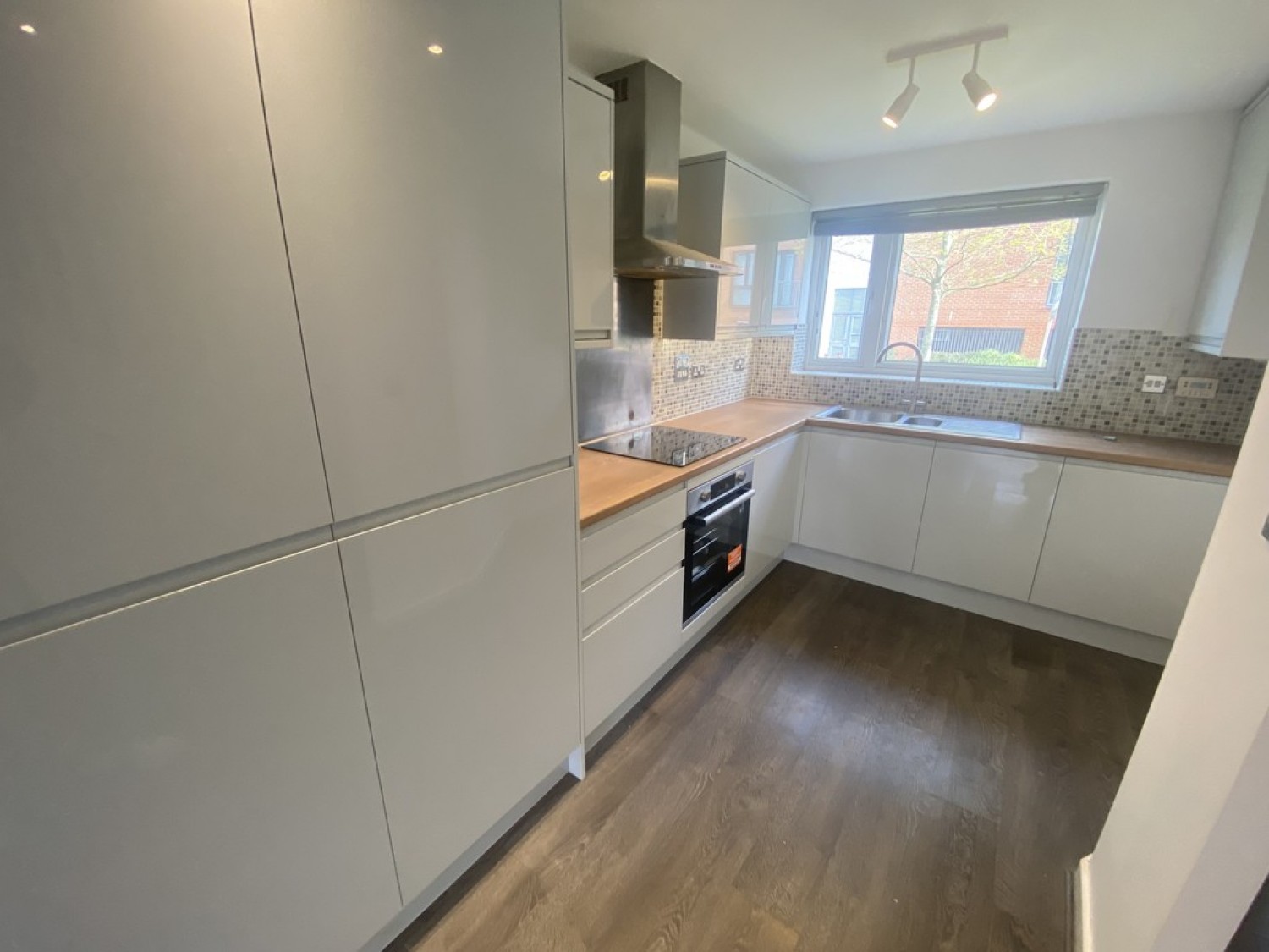 4 bedroom House for Letting 80 Penn Way