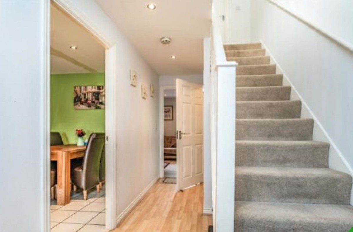 102 Eddington Crescent