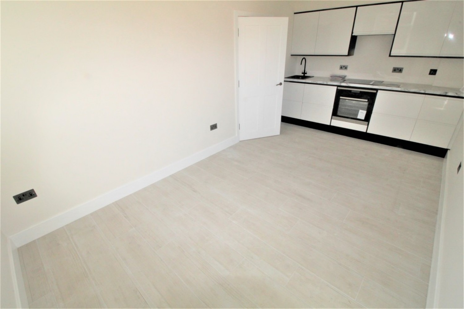 2 bedroom Flat for Sale Park Street, Hatfield
