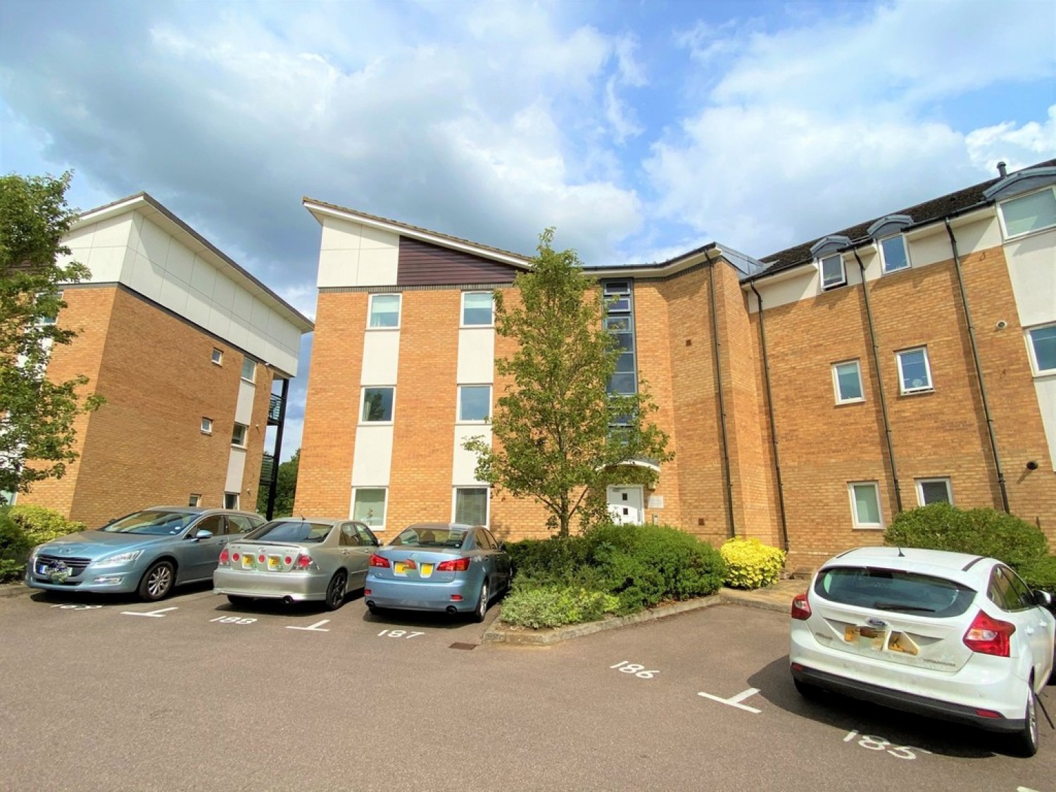 2 bedroom Flat for Sale Berwick Place, Welwyn Garden City