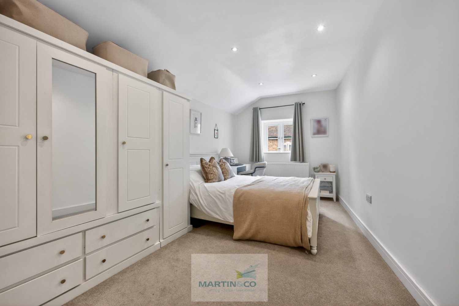 2 bedroom Flat for Sale Park Street, Hatfield, Hertfordshire