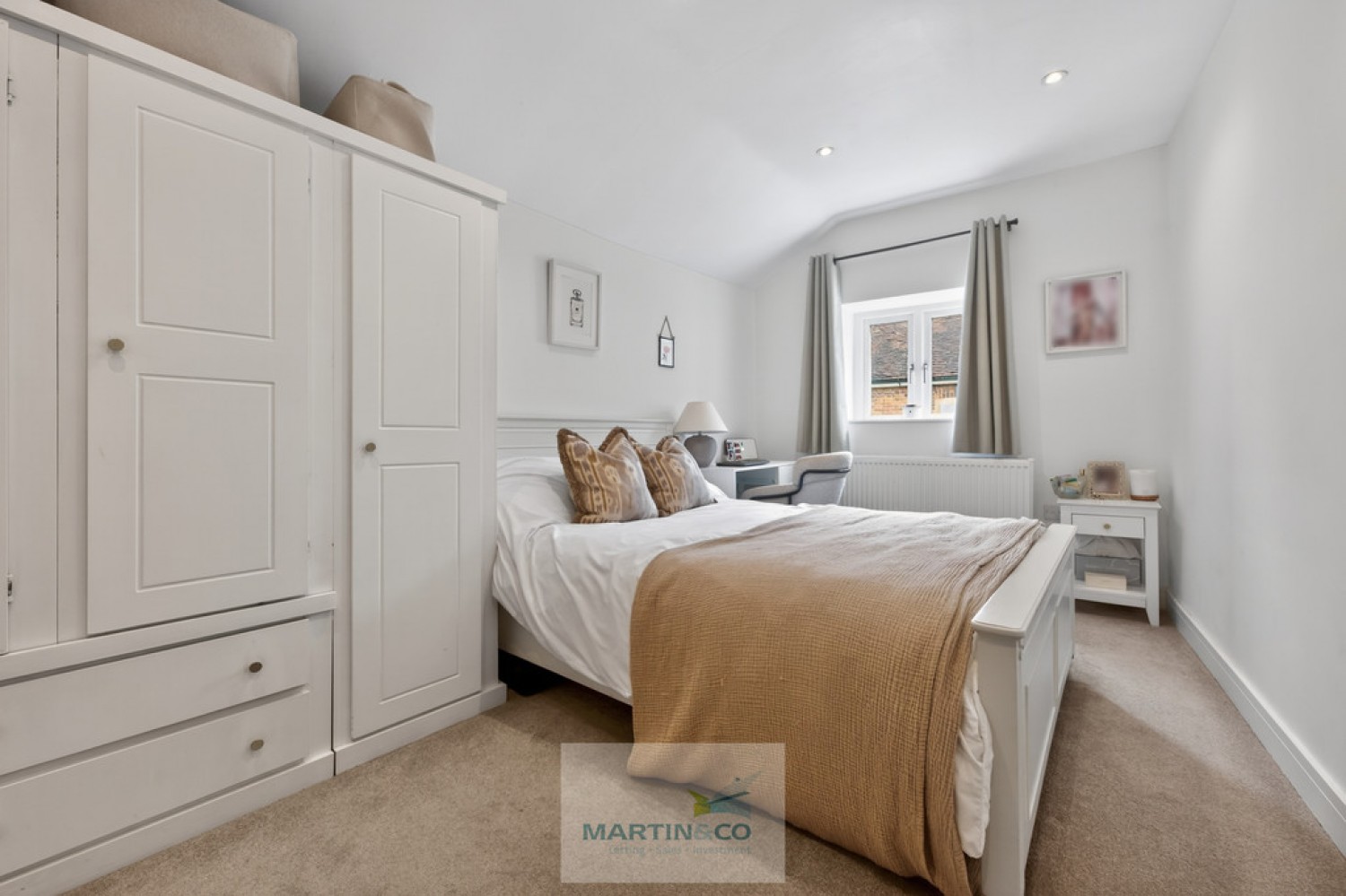 2 bedroom Flat for Sale Park Street, Hatfield, Hertfordshire
