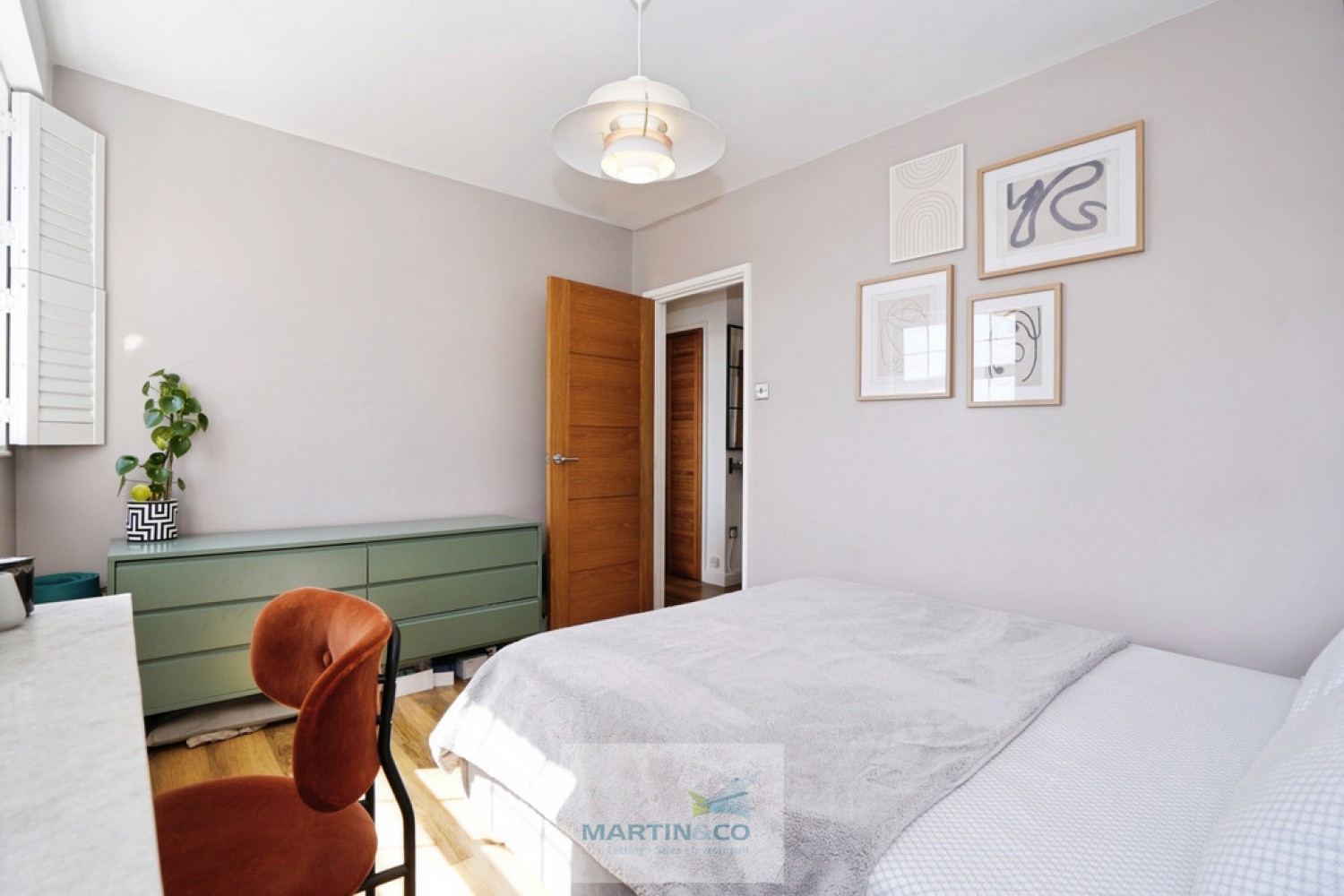 3 bedroom Flat for Sale Longcroft House, Fretherne Road, WGC