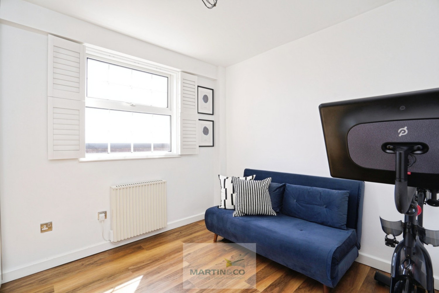 3 bedroom Flat for Sale Longcroft House, Fretherne Road, WGC