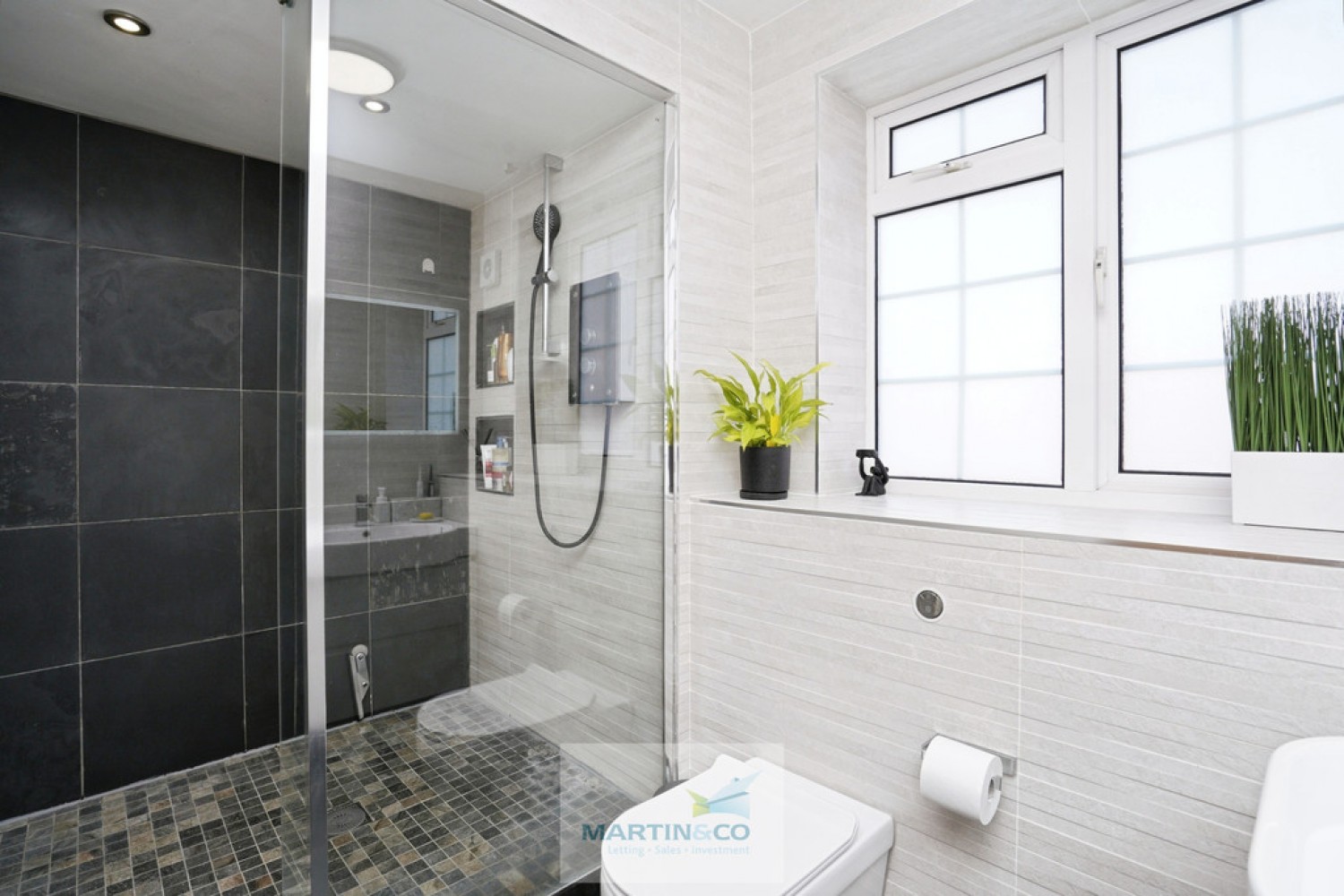 3 bedroom Flat for Sale Longcroft House, Fretherne Road, WGC