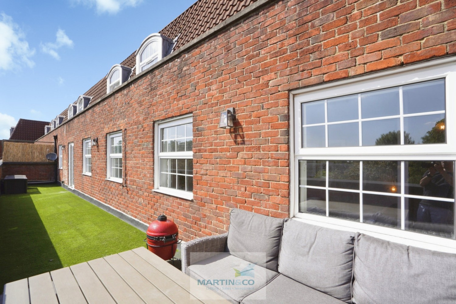 3 bedroom Flat for Sale Longcroft House, Fretherne Road, WGC