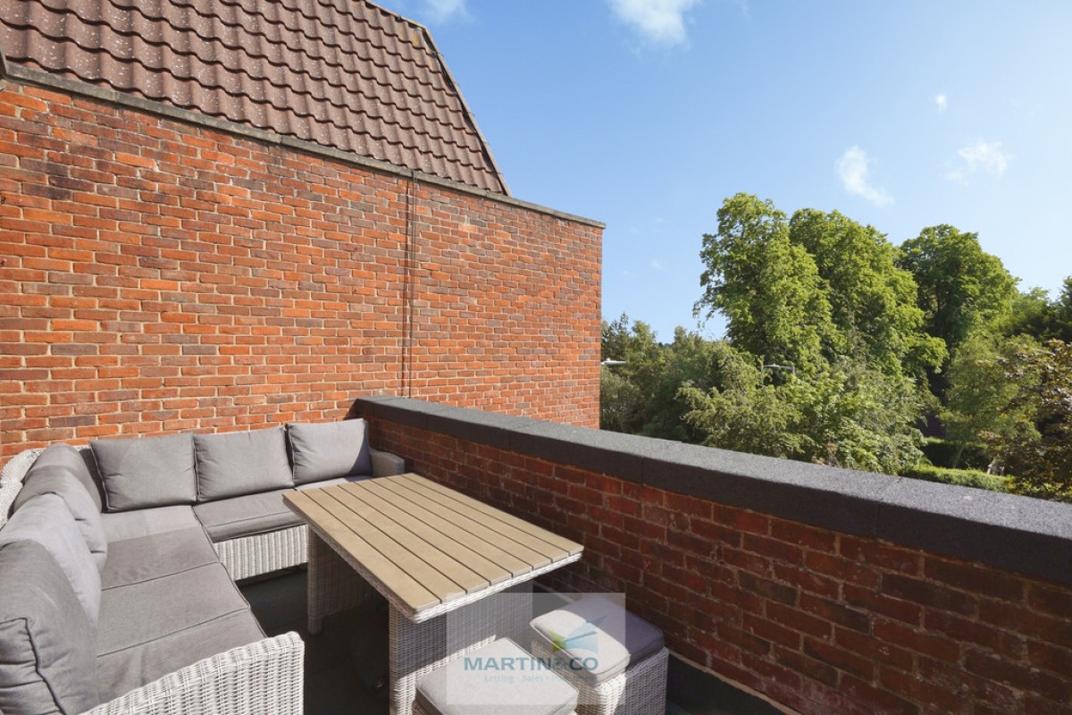 Longcroft House, Fretherne Road, WGC