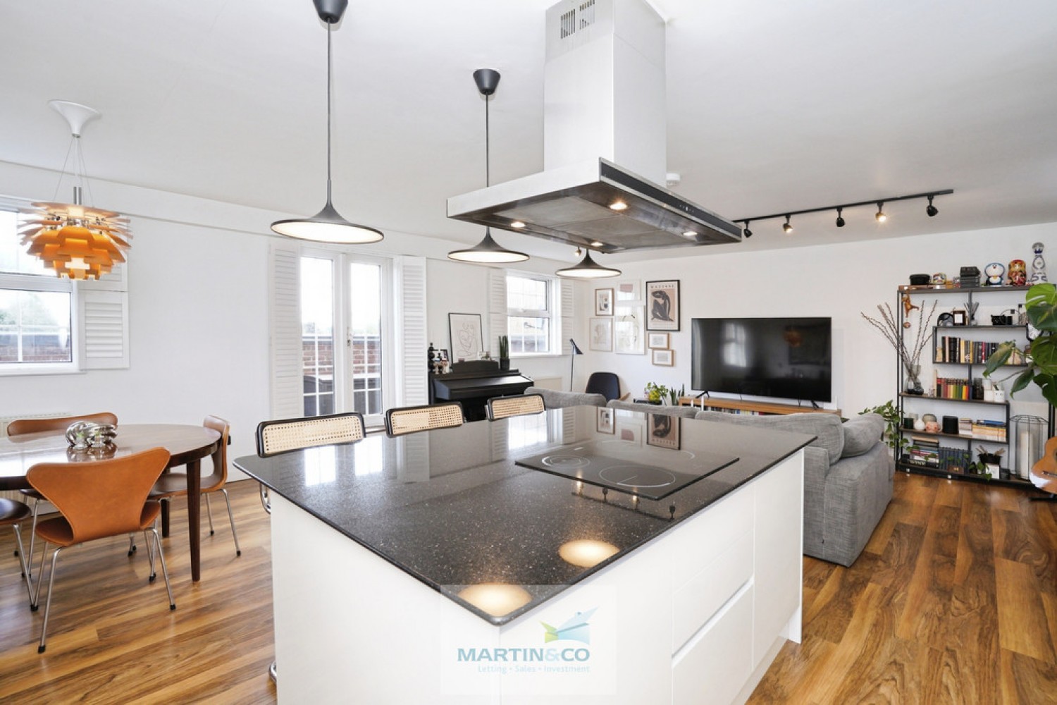 3 bedroom Flat for Sale Longcroft House, Fretherne Road, WGC