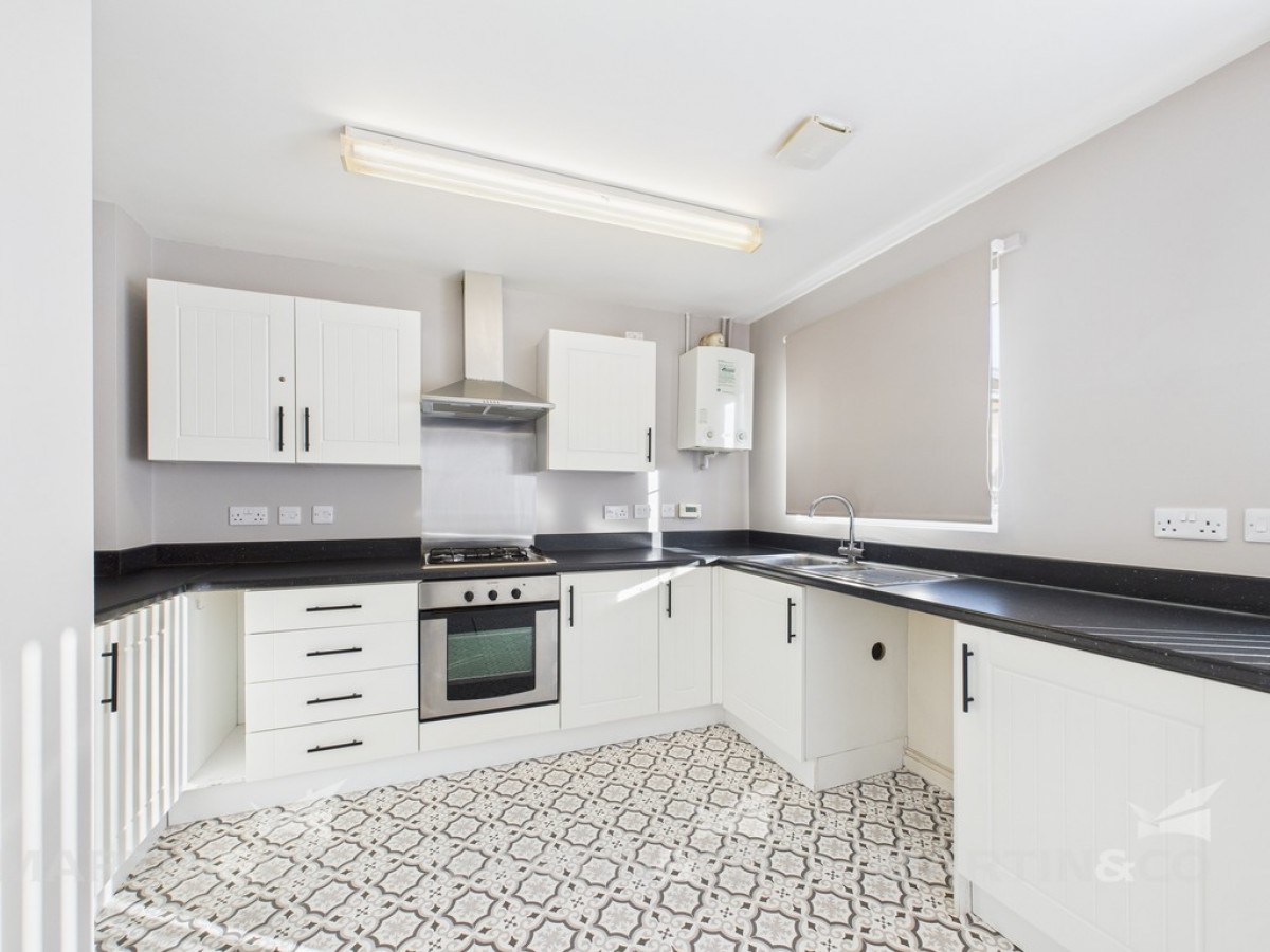 Northfield Avenue, Toll Bar