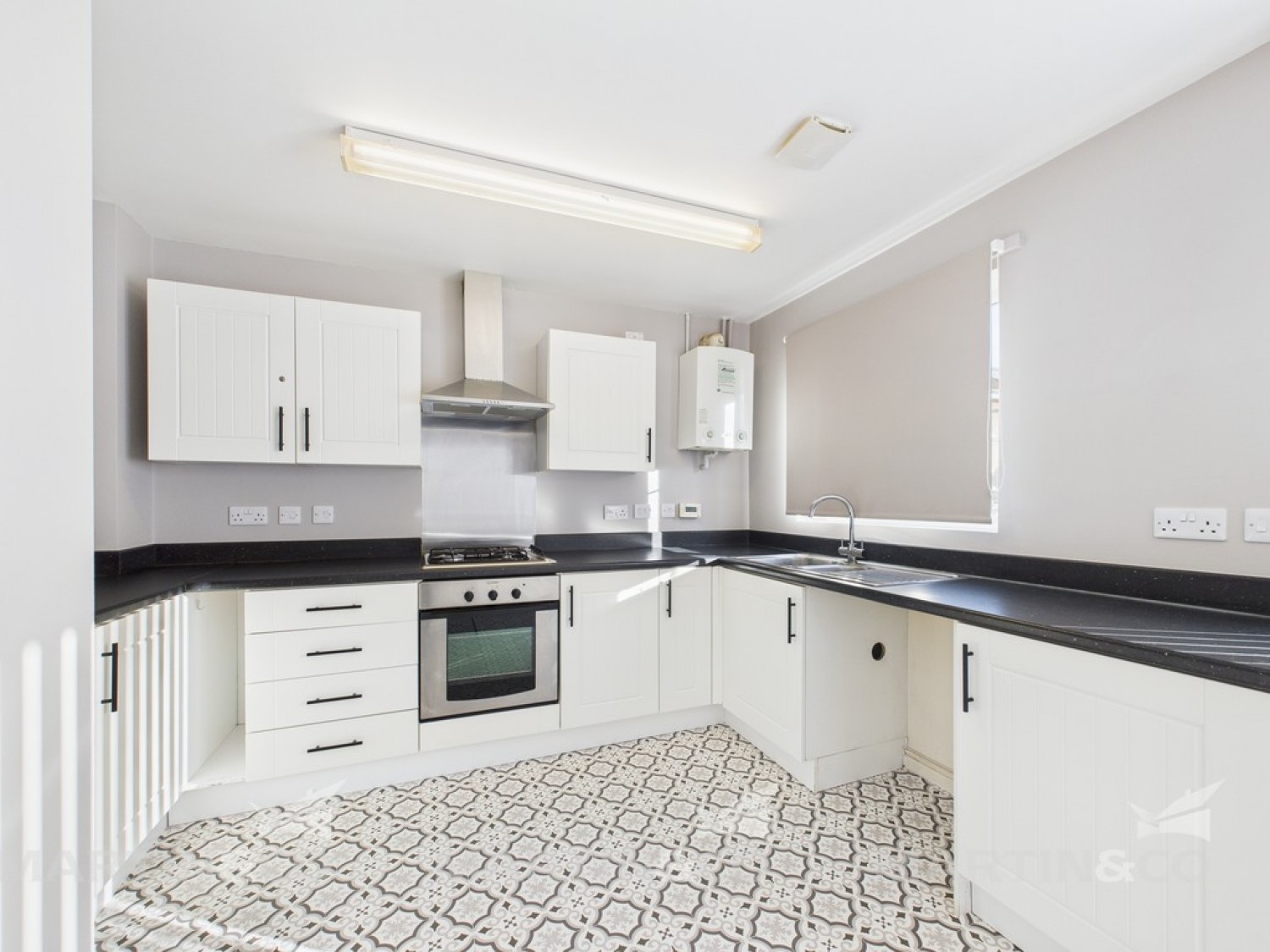 Northfield Avenue, Toll Bar