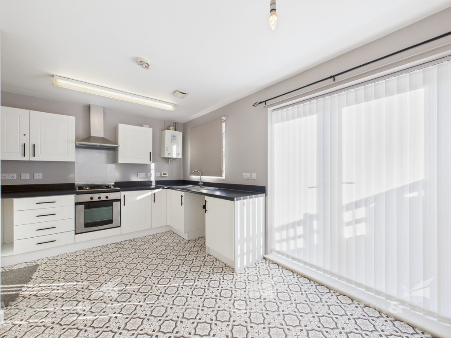 Northfield Avenue, Toll Bar