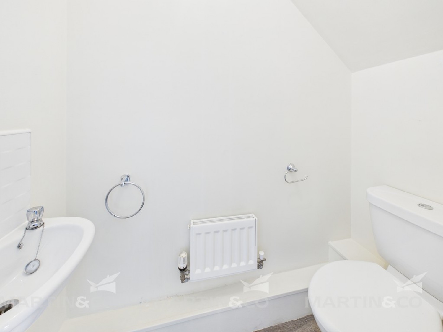 Northfield Avenue, Toll Bar