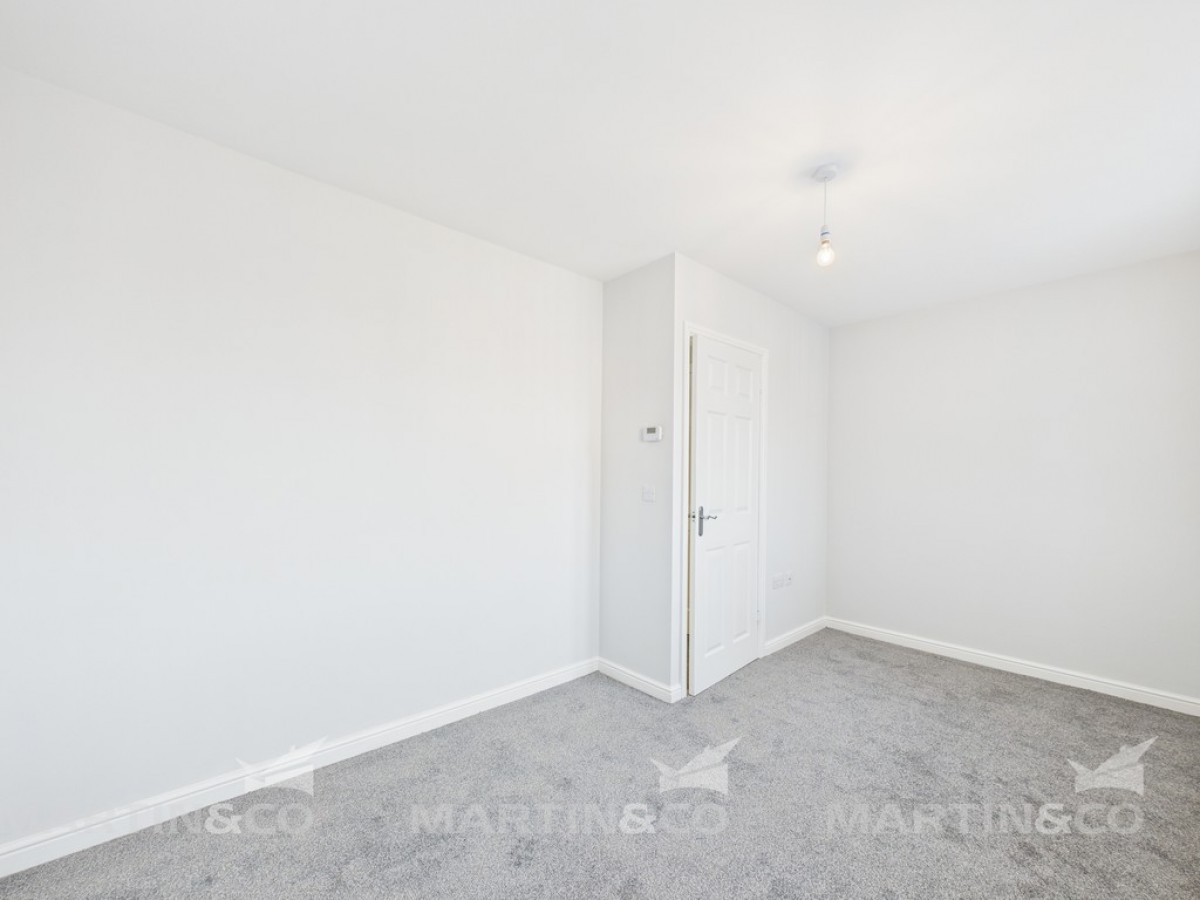 Northfield Avenue, Toll Bar