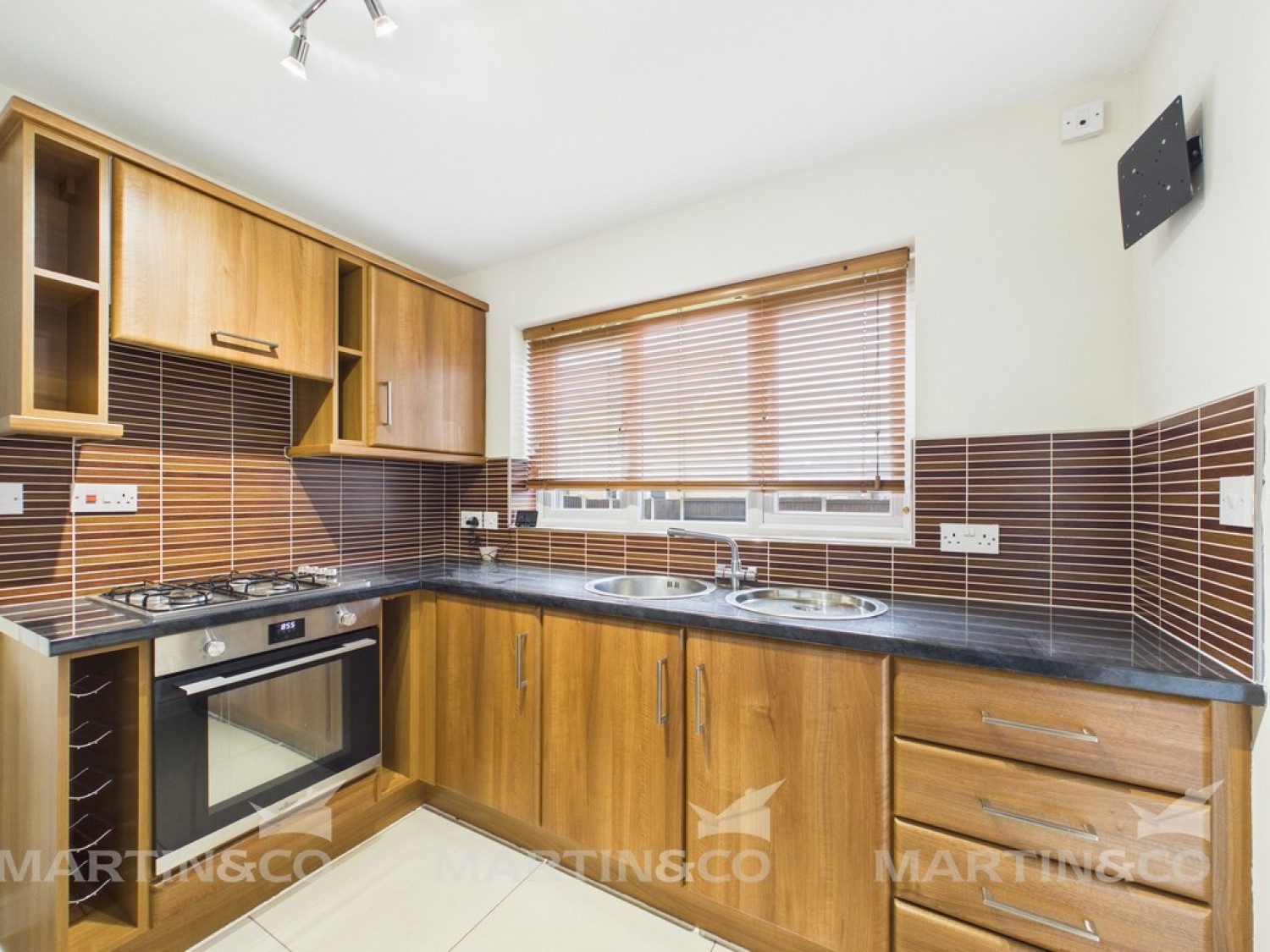 3 bedroom House for Letting Middlefield Close