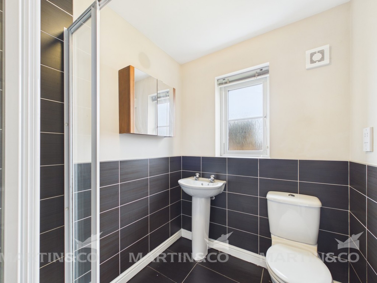 3 bedroom House for Letting Middlefield Close