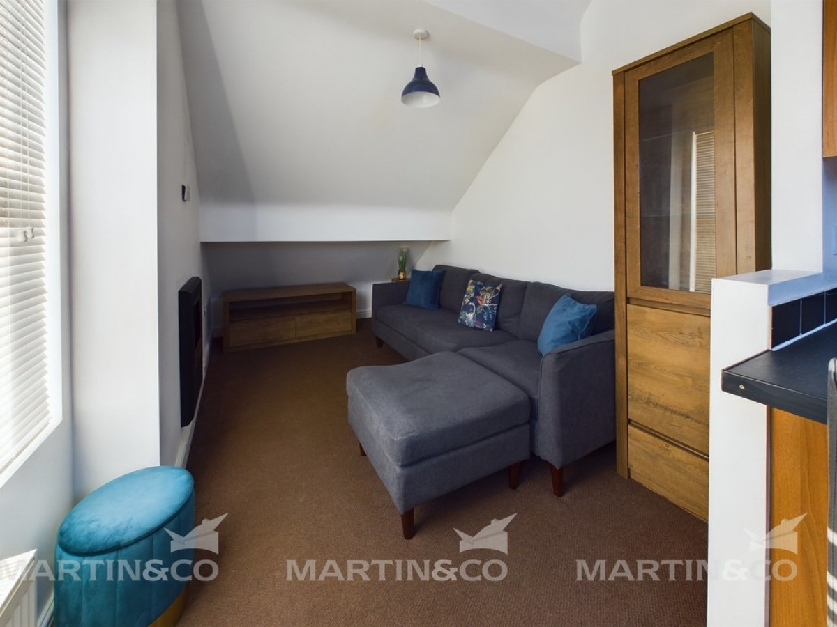 Flat 5, 7 Balmoral Road