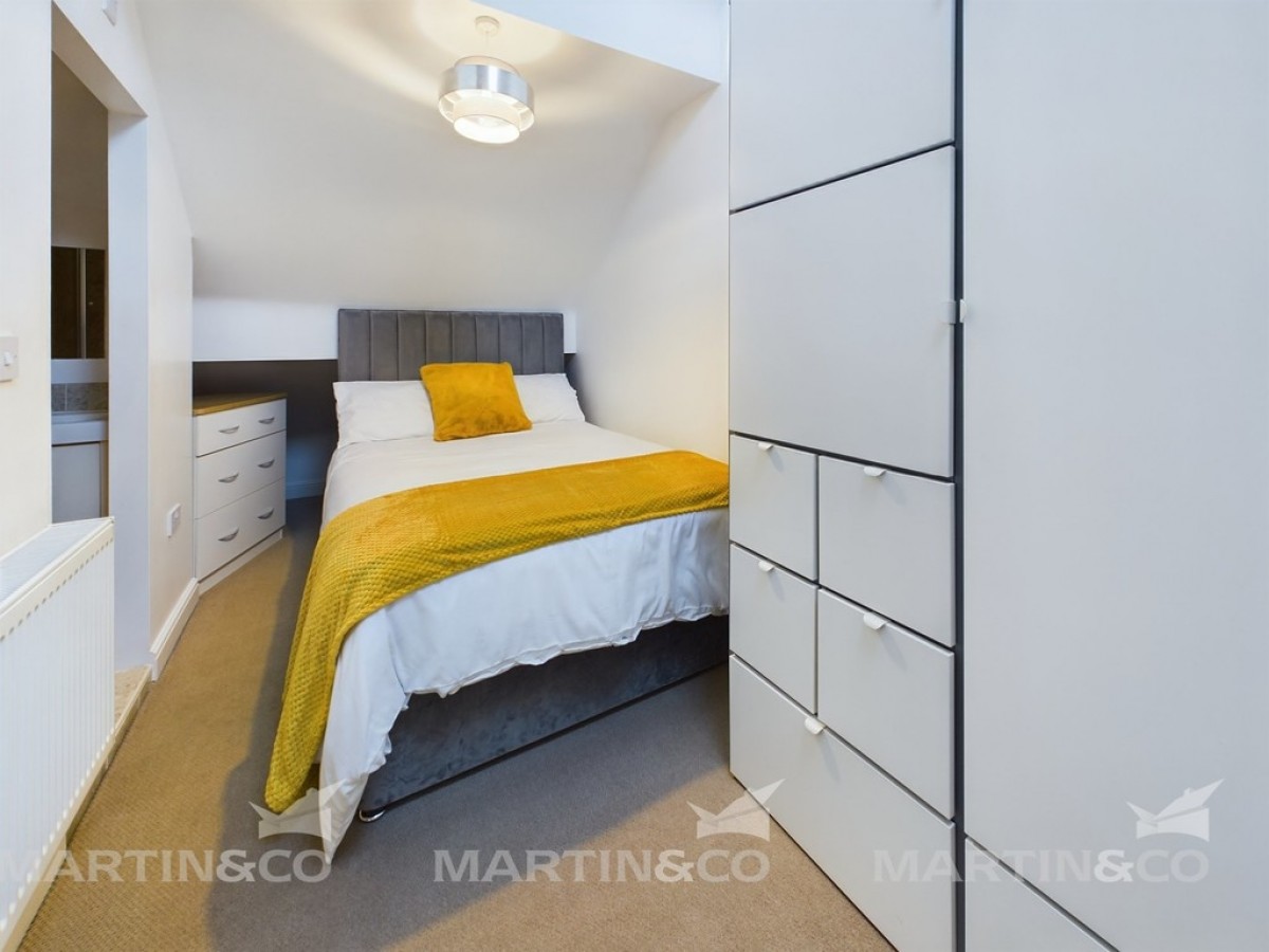 Flat 5, 7 Balmoral Road