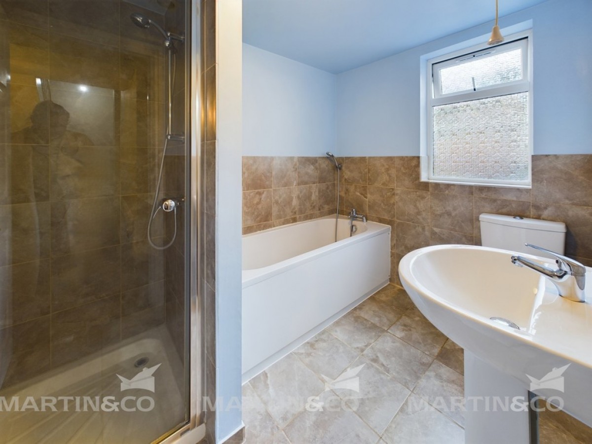 Flat 5, 7 Balmoral Road