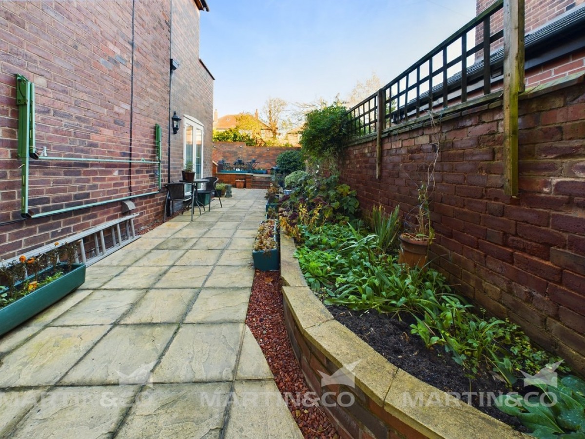 Flat 5, 7 Balmoral Road